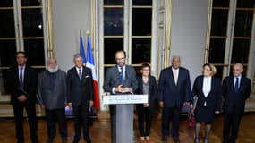 Edouard Philippe et les membres du comité des signataires de l'Accord de Nouméa le 2 novembre 2017 à Paris