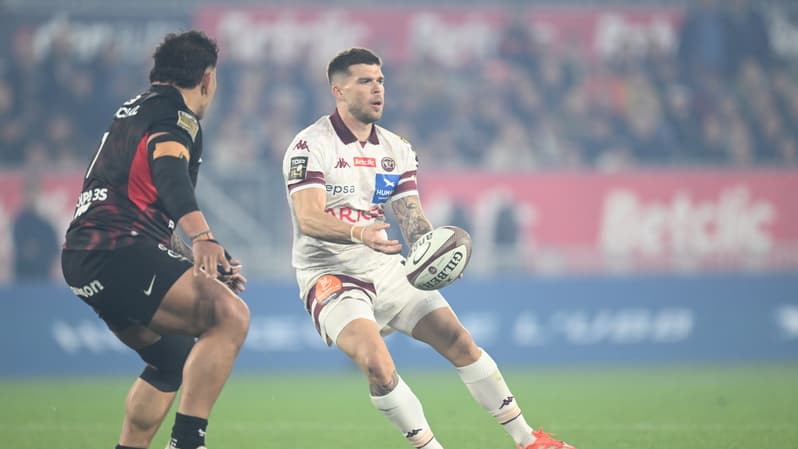 Matthieu Jalibert lors du choc de Top 14 entre l'UBB et Toulouse, 23 mars 2025
