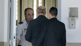 L'ex-Premier ministre israélien Ehud Olmert à son arrivée le 15 février 2016 à la prison de Maasiyahu à Ramle