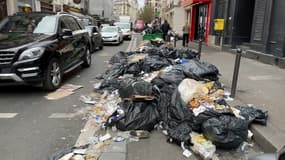 Dans la capitale, les cyclistes et les piétons sont touchés par la grève des éboueurs et s'adaptent