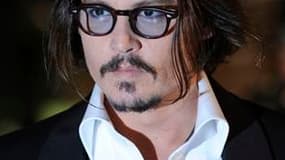 Johnny Depp a beau adorer la France, où il a l'impression de pouvoir croiser "Baudelaire au coin de la rue", l'acteur américain se bat encore avec sa conjugaison, malgré douze ans de vie commune avec la chanteuse Vanessa Paradis. /Photo prise le 25 févrie