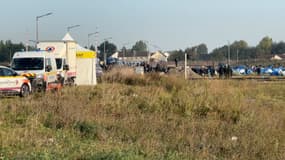 Le camp de migrants installé dans la zone de la Turquerie à Calais est évacué ce mardi 10 octobre.