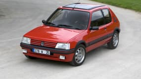 La Peugeot 205 est le modèle potentiellement le plus touché par l'interdiction de circuler avec les anciennes versions de Renault Clio et de Volkswagen Golf.