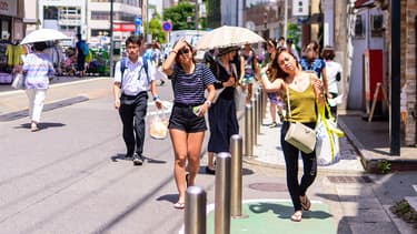Une sortie de métro à Kanagawa au Japon en pleine canicule.