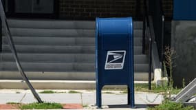 Une boîte au lettre du service postal américain à Washington le 18 août 2020