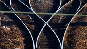 Le trafic ferroviaire est suspendu "pour la journée" samedi en gare de Paris-Austerlitz en raison des dégâts commis par la foudre sur un système électrique dans l'Essonne. /Photo d'archives/REUTERS/Vincent Kessler