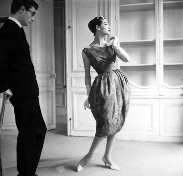 Une robe bulle de Pierre Cardin dans les années 1950