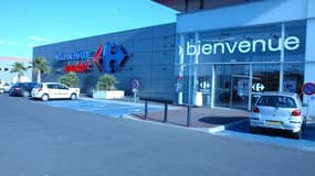 L'enfant avait été laissée seule, en pleine chaleur, sur la parking du Carrefour Market de Villeneuve-lès-Béziers (Hérault).