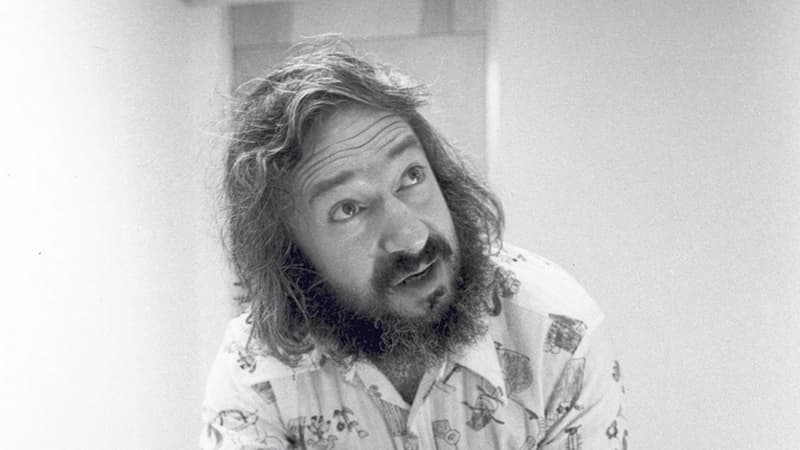 Seymour Papert montre une tortue Logo au début des années soixante-dix.