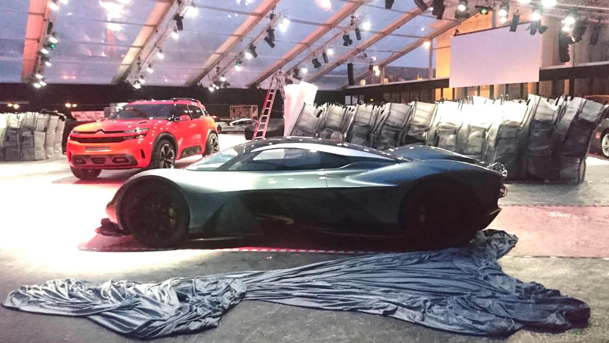 La philosophie de la voiture: les performances d'une Formule 1 dans une voiture homologuée sur route. La philosophie de la voiture: les performances d'une Formule 1 dans une voiture homologuée sur route.