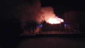 Ain : l'incendie du château de Divonne-les-Bains vu par un drone  - Témoins BFMTV