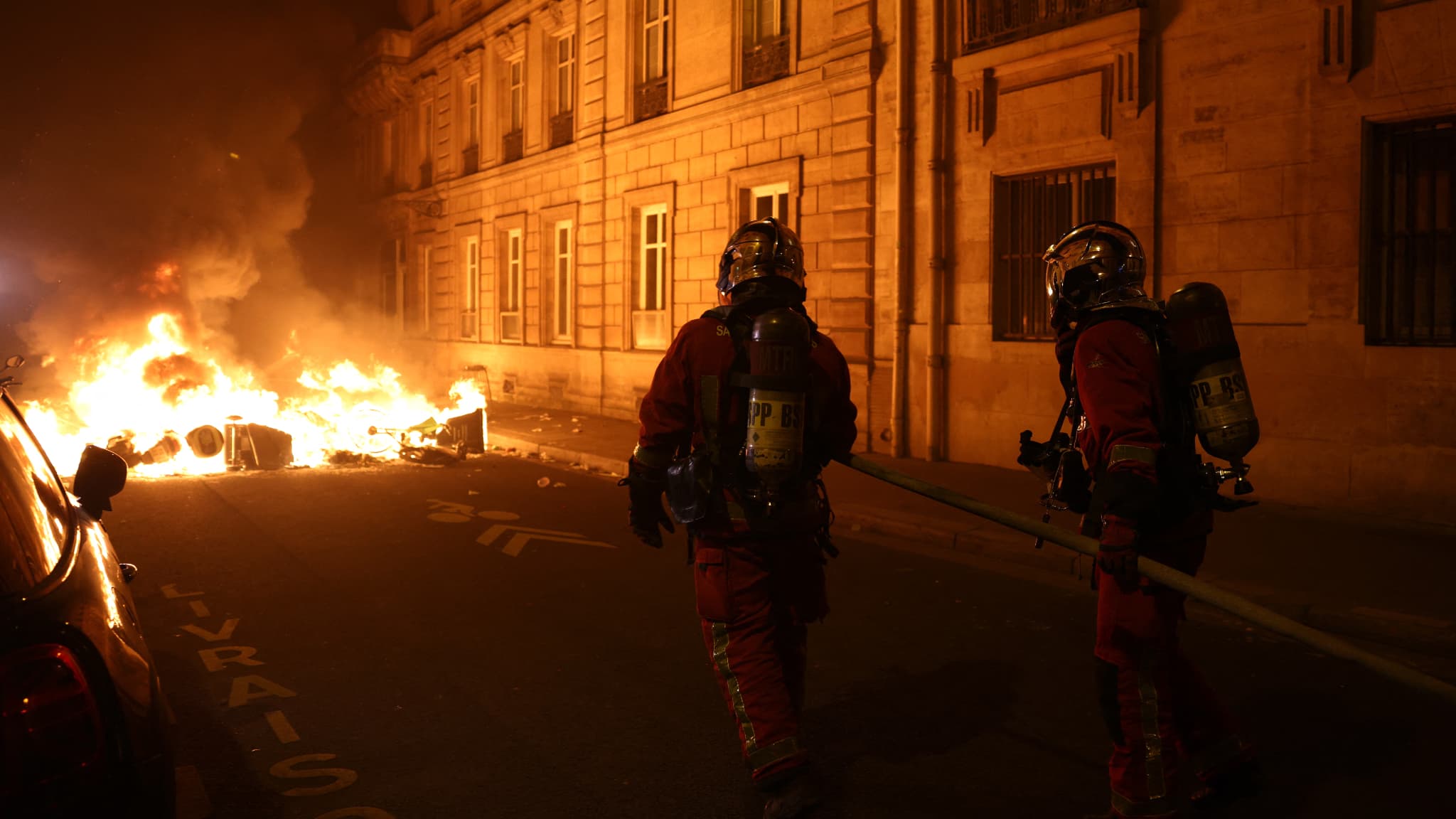 Des dizaines de feux allumés dans la capitale. Des dizaines de feux allumés dans la capitale.