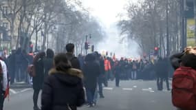 A Paris, des heurts en tête de cortège de la manifestation