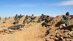 Des soldats de l'armée syrienne près de Raqqa, en février 2016