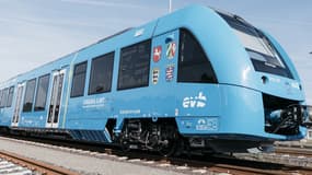 Alstom a développé Coradia iLint, train de voyageurs alimenté par une pile à hydrogène produisant de l’énergie électrique pour la traction.
