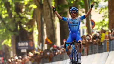 Simon Yates s'impose sur la 14e étape du Giro à Turin. 
