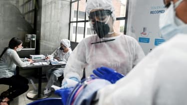 Tests au Covid-19 aléatoires dans une station de métro de Medellin (Colombie), le 6 juillet 2020