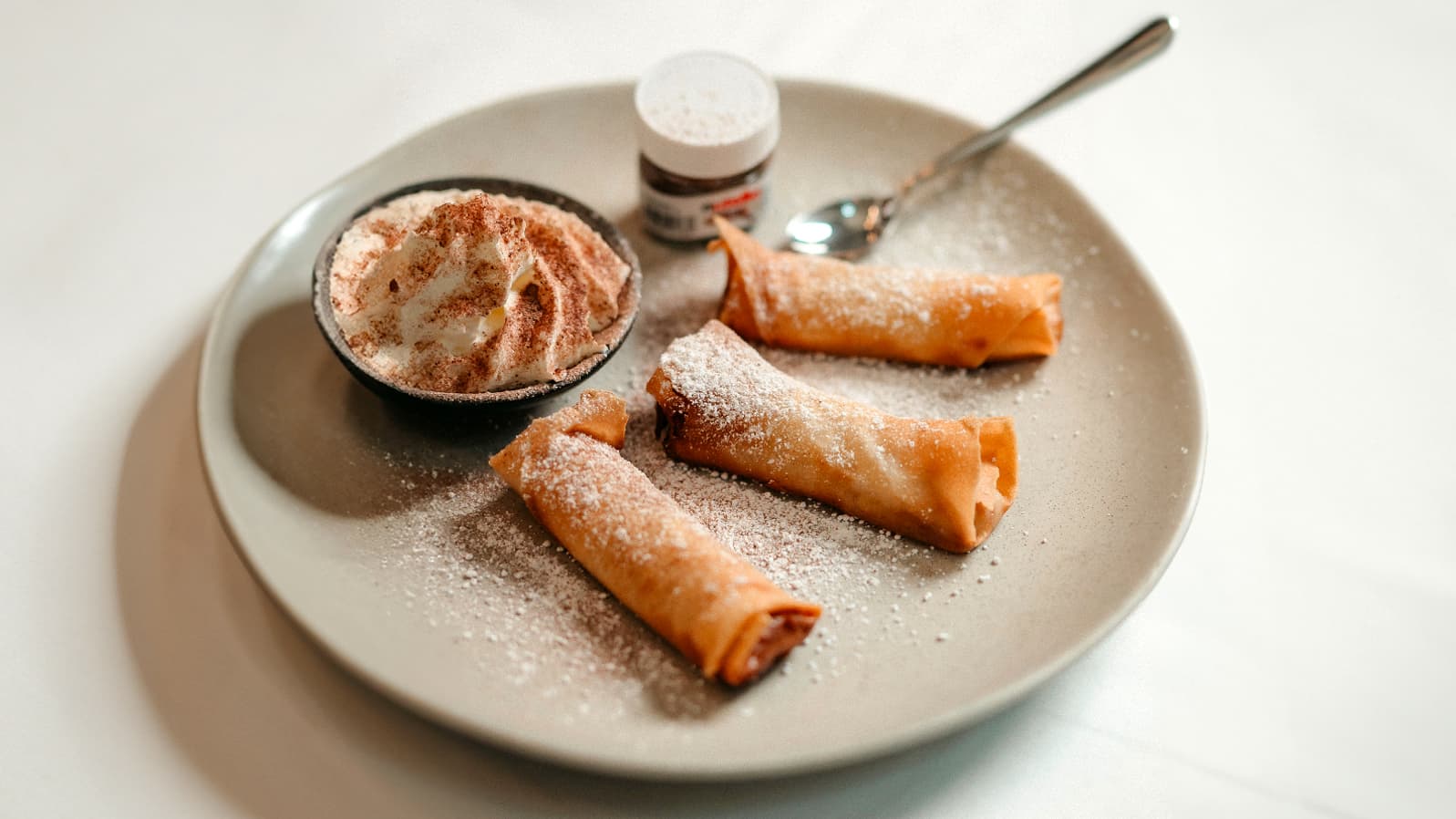 Avec ce dessert, le Chef casse les codes avec d’élégants jeux de saveurs franco-vietnamiens Avec ce dessert, le Chef casse les codes avec d’élégants jeux de saveurs franco-vietnamiens