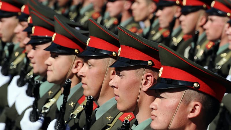 Des soldats russes lors du défilé du Jour de la Victoire, le 9 mai 2013, à Moscou. (photo d'illustration)