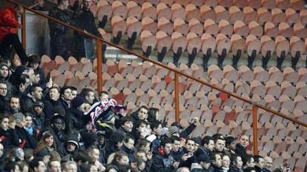 Tribune visiteurs du Parc des Princes vide, lors du match PSG-OM en février 2010. La préfecture de police de Paris a ordonné vendredi la fermeture administrative de la tribune du Parc des Princes réservée aux visiteurs pour le match de Ligue 1 de dimanche