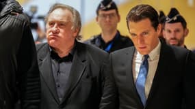Gérard Depardieu arrive avec son avocat Jérémie Assous  pour son procès, dans lequel il est accusé d'avoir agressé sexuellement deux femmes lors d'un tournage en 2021, à Paris, le 26 mars 2025.