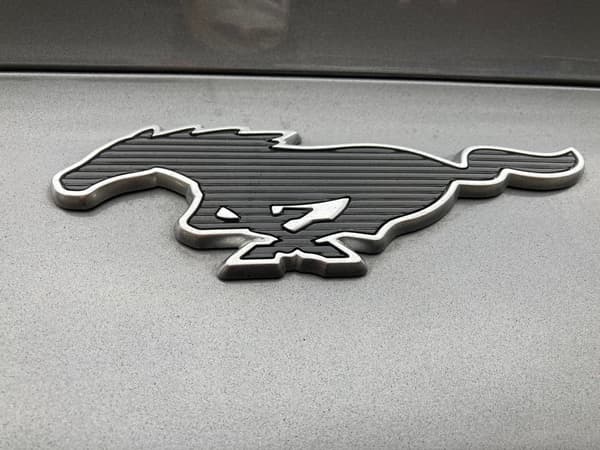 Ford s'est inspiré de la ligne, des codes esthétiques, de l'histoire de la Mustang pour ce premier modèle électrique. Pour en faire un modèle game-changer comme la Mustang thermique?