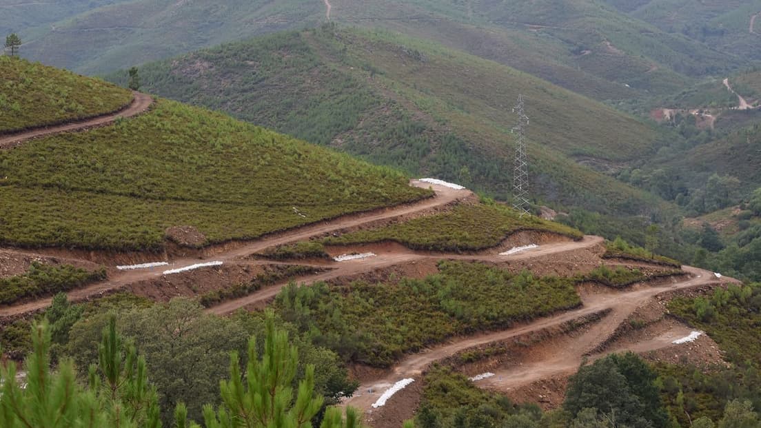 Le Sous Sol Portugais Regorge De Lithium Metal Vital Pour La Production De Batteries