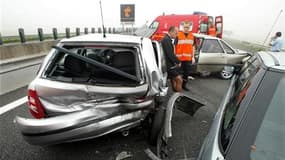 La mortalité routière a augmenté de 16% en France en novembre par rapport au même mois l'an dernier. /Photo d'archives/REUTERS