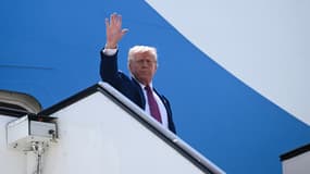 Le président américain Donald Trump sur la base aérienne d'Al-Udeid, au sud-ouest de Doha, le 15 mai 2025.