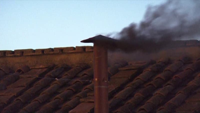 Conclave: fumée noire pour le premier vote, le prochain pape n'a pas encore été élu