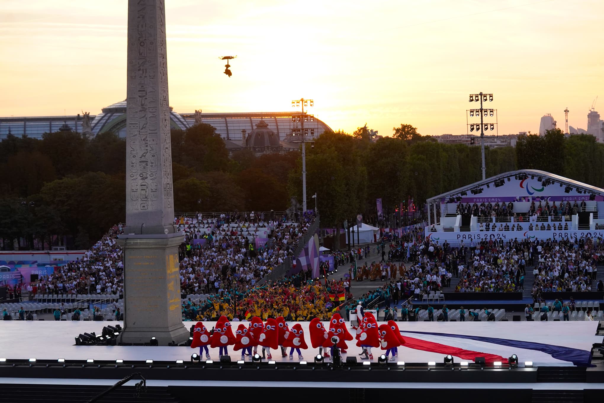 Jeux paralympiques 2024: les Jeux officiellement ouverts, la vasque  rallumée par cinq para-athlètes