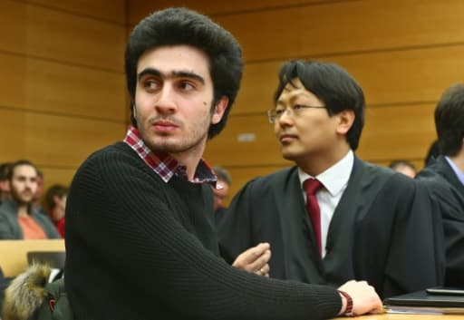 Anas Modamani et son avocat Chan-jo Jun le 6 février 2017 au tribunal de Wurtzbourg (centre)