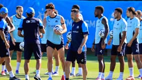 Roberto De Zerbi et le groupe marseillais à l'entraînement, le 16 juillet 2025