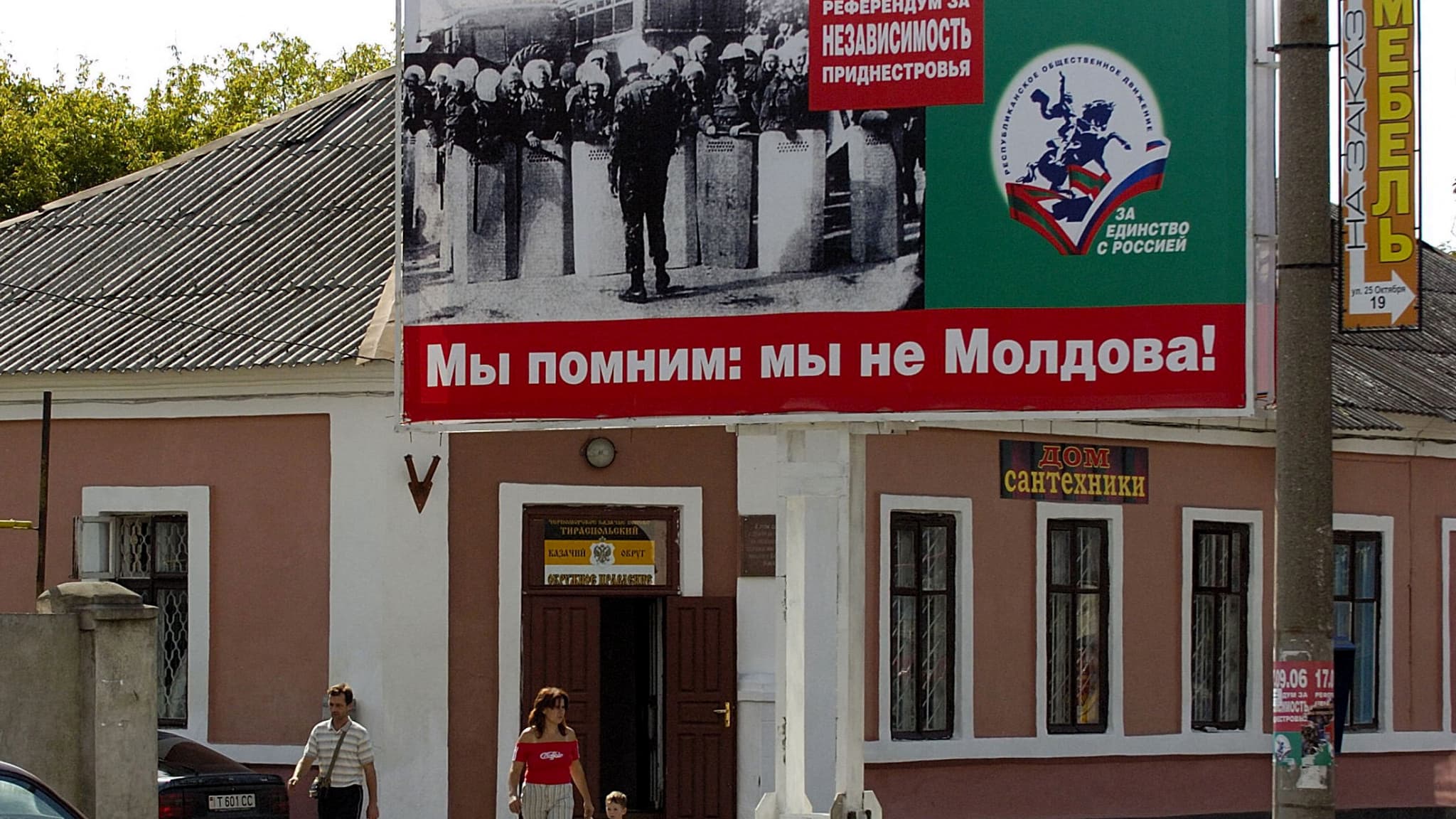 "Nous ne sommes pas Moldaves", une affiche faisant référence à la guerre du Dniestr dans les rues du Tiraspol 