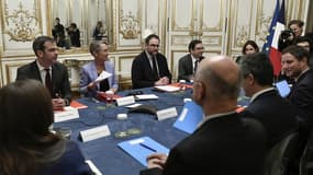 Carburant: réunion de crise à Matignon, Elisabeth Borne lance un ultimatum à Total et aux syndicats