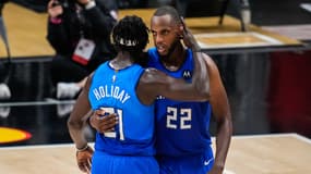 Jrue Holiday et Khris Middleton sous le maillot de Milwaukee, le 27 juin