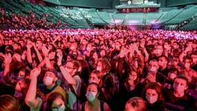Concert-test à Bercy, à Paris le 29 mai 2021, du DJ Etienne de Crécy et d'Indochine