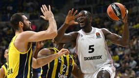 Le joueur de l'Asvel Charles Kahudi face à Fenerbahçe