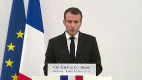 Syrie : Macron répond aux critiques de Hollande