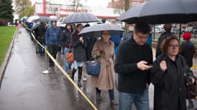 En mai dernier, les Français de l'étranger avaient dû faire des heures de queue dans certaines villes pour voter.