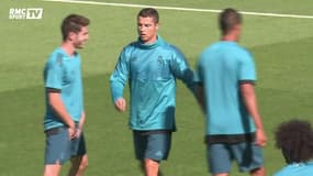 Ballon d'Or : "Ronaldo le mérite largement" félicite Rothen