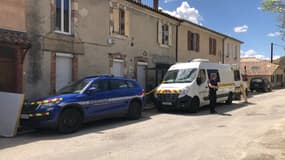 La gendarmerie devant le domicile de la victime, à Barret-sur-Méouge, ce 30 avril 2022. 
