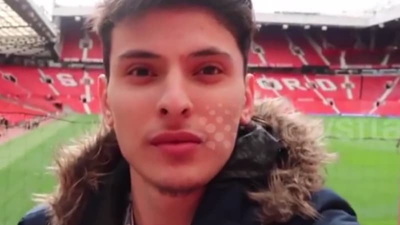 L'un des deux fans avant de dormir à Old Trafford.