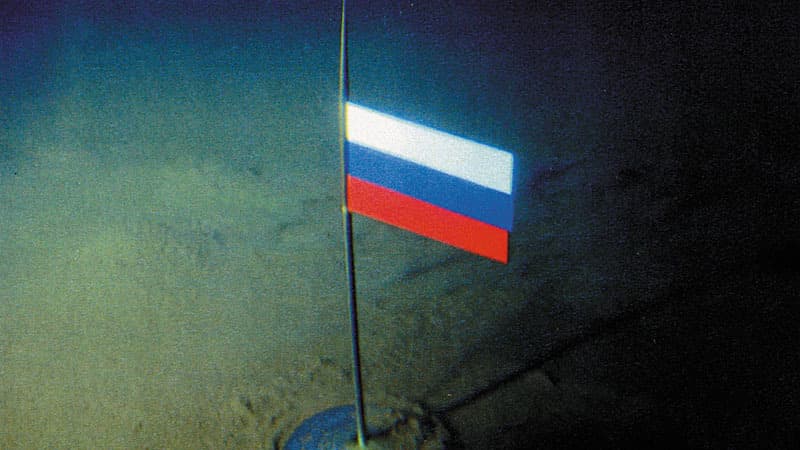 Artur Chilingarov, un explorateur polaire russe, mais aussi vice président de la Douma, a planté en 2007 un drapeau russe en titane au sommet d’une montagne sous marine de la dorsale de Lomonossov. Artur Chilingarov, un explorateur polaire russe, mais aussi vice président de la Douma, a planté en 2007 un drapeau russe en titane au sommet d’une montagne sous marine de la dorsale de Lomonossov.