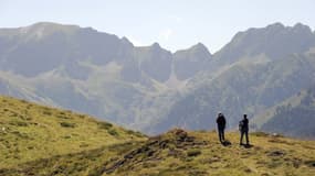 Des randonneurs dans les Pyrénées orientales -