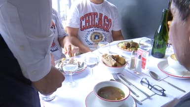 Des touristes au Bouillon Pigalle