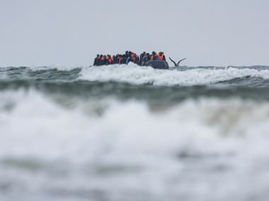 Des migrants au large de Neufchatel-Hardelot (nord de la France) tentent de traverser la Manche le 13 août 2025