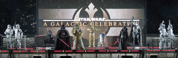 Le spectacle "Star Wars : Une Galaxie Lointaine, Très Lointaine" Le spectacle "Star Wars : Une Galaxie Lointaine, Très Lointaine"
