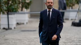 Le Premier ministre Edouard Philippe arrive à Matignon pour une réunion avec des représentants syndicaux, le 19 décembre 2019