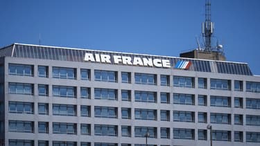 Les négociations catégorielles menées avec les syndicats de pilotes débuteront le 5 novembre et celles avec les syndicats représentatifs des personnels navigants commerciaux démarreront le 7 novembre.